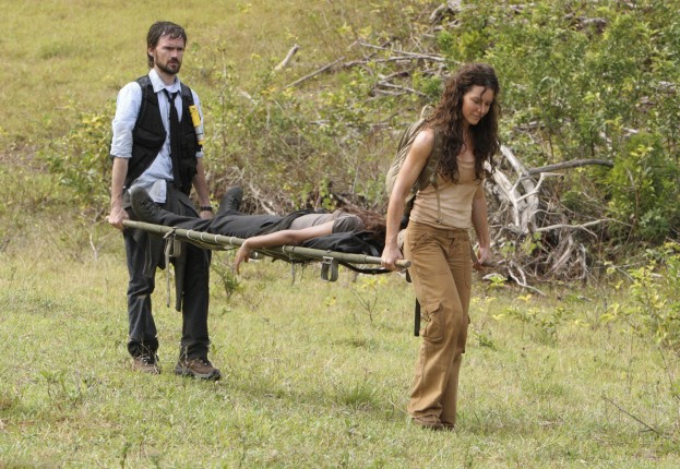 Lost 4. Джереми Дэвис Lost. Эванджелин Лилли Lost 6 сезон. Эванджелин Лилли остаться в живых 1 сезон. Эванджелин Лилли лост кадры.